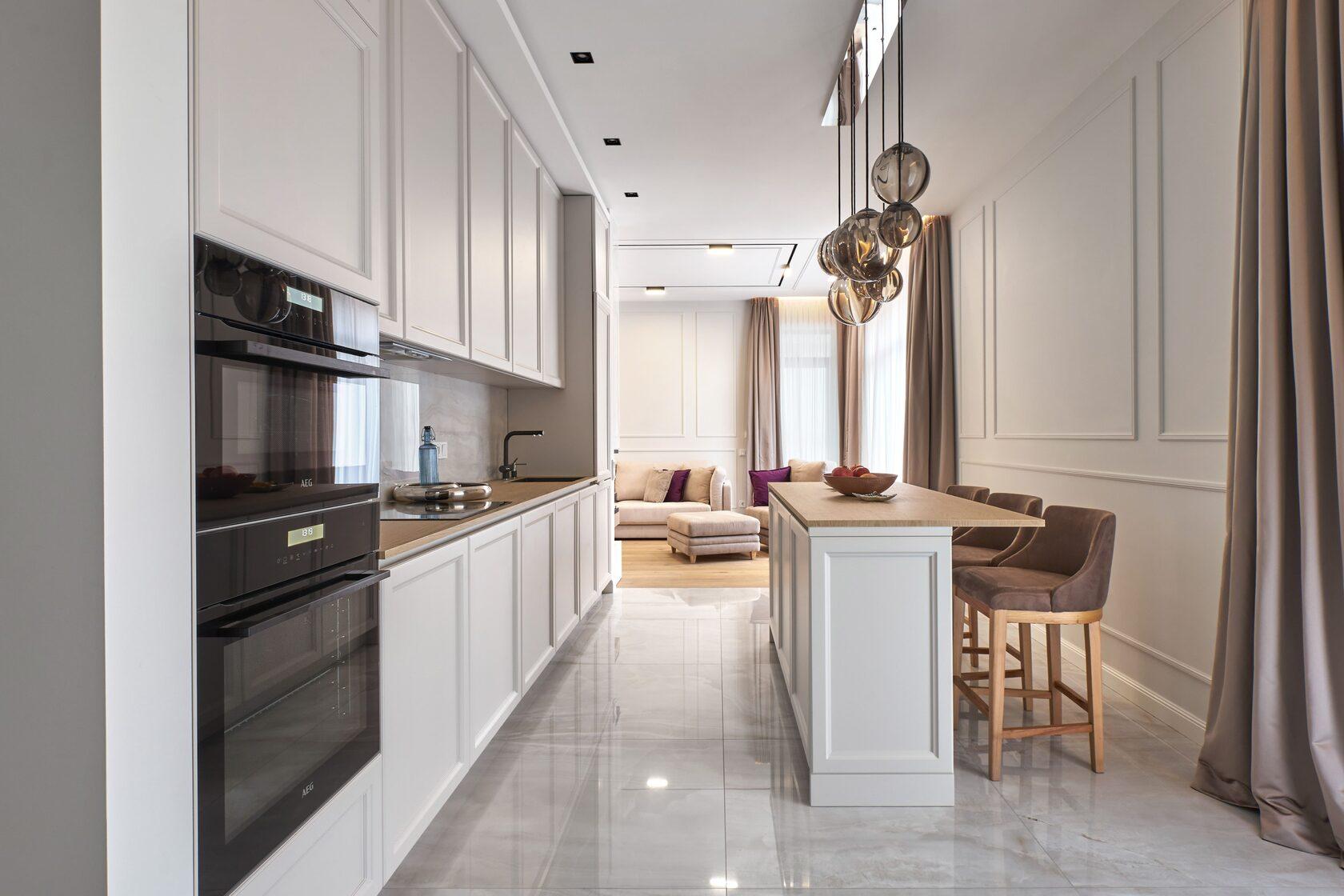 Bespoke Kitchen Cabinetry: Tailored Designs